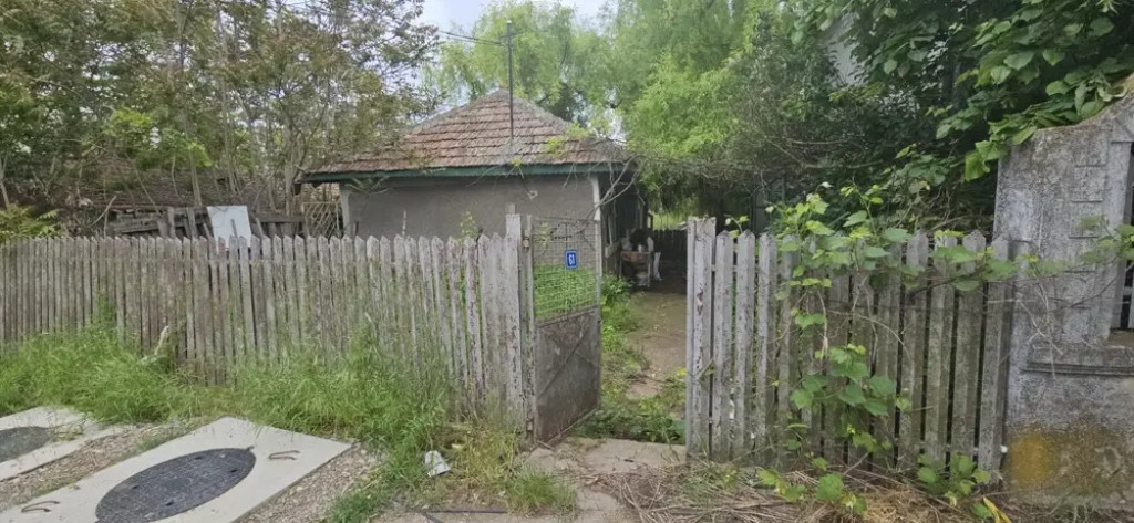 Casă batraneasca 3 cam + teren 1.056 mp cu iesire la lac, Petrachioaia