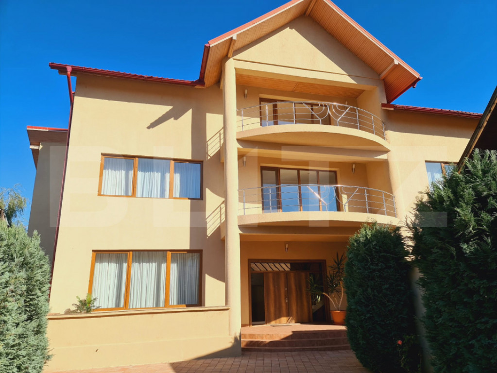 Vilă 350 mp utili, teren 700 mp, strada Craitelor