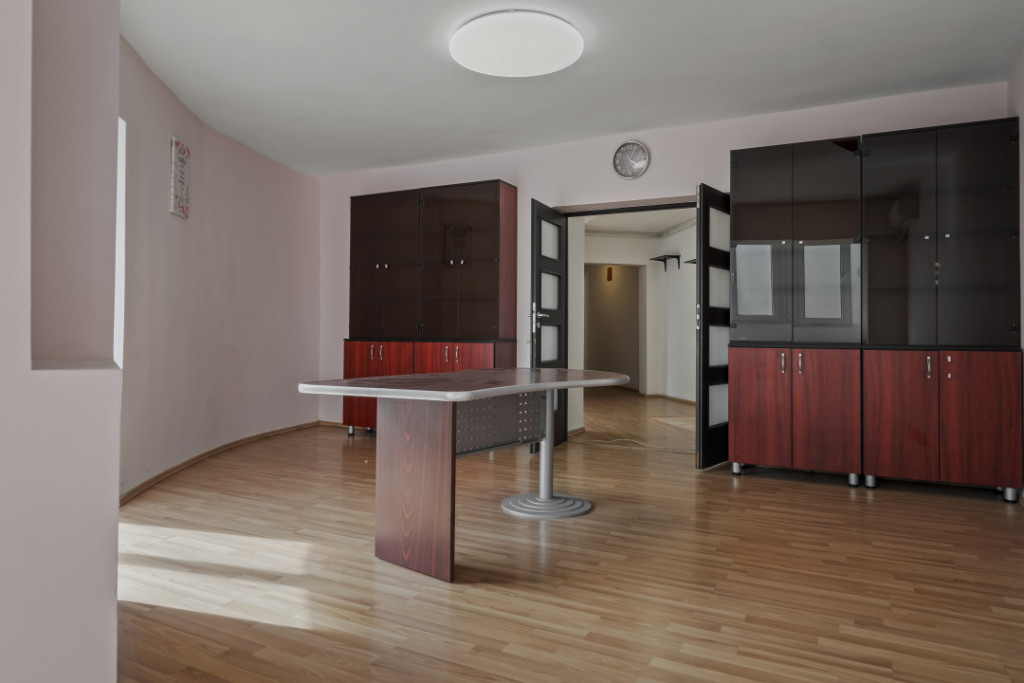 SNAGOV – CENTRAL, CASA 144 MP, LOT 1000 MP!