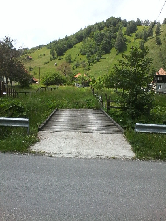 Casa si teren intravilan 6863 mp in zona Bran-Simon