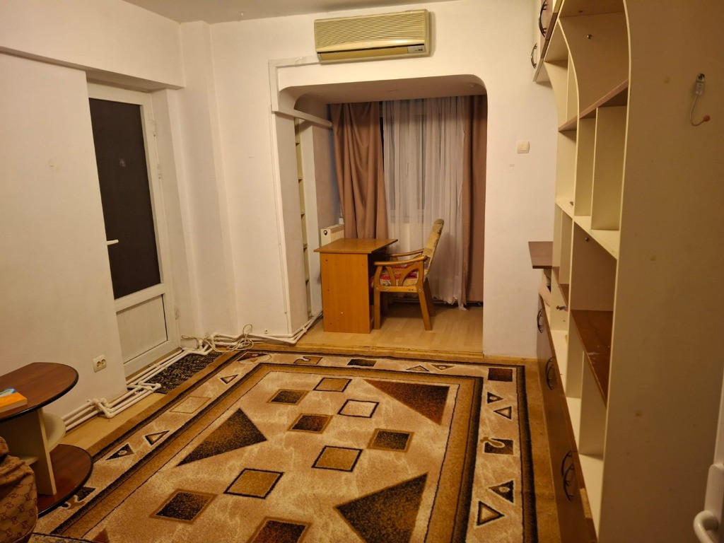 Apartament 3 camere decomandat, et. 3 cu lift, Pacurari