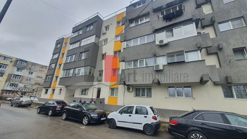 Ap 4 cam Giurgiu decomandat, parter