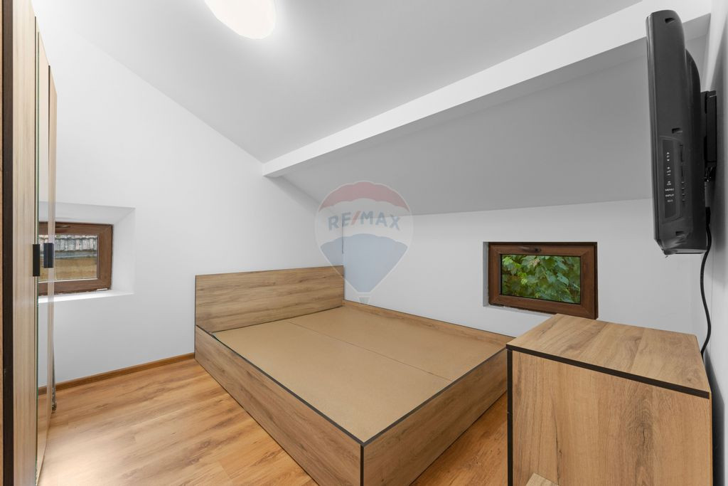 Apartament la casa cu 3 camere intr-o zona centrala