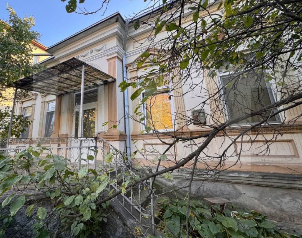Casă de vânzare, 242 mp, zona Tudor Vladimirescu