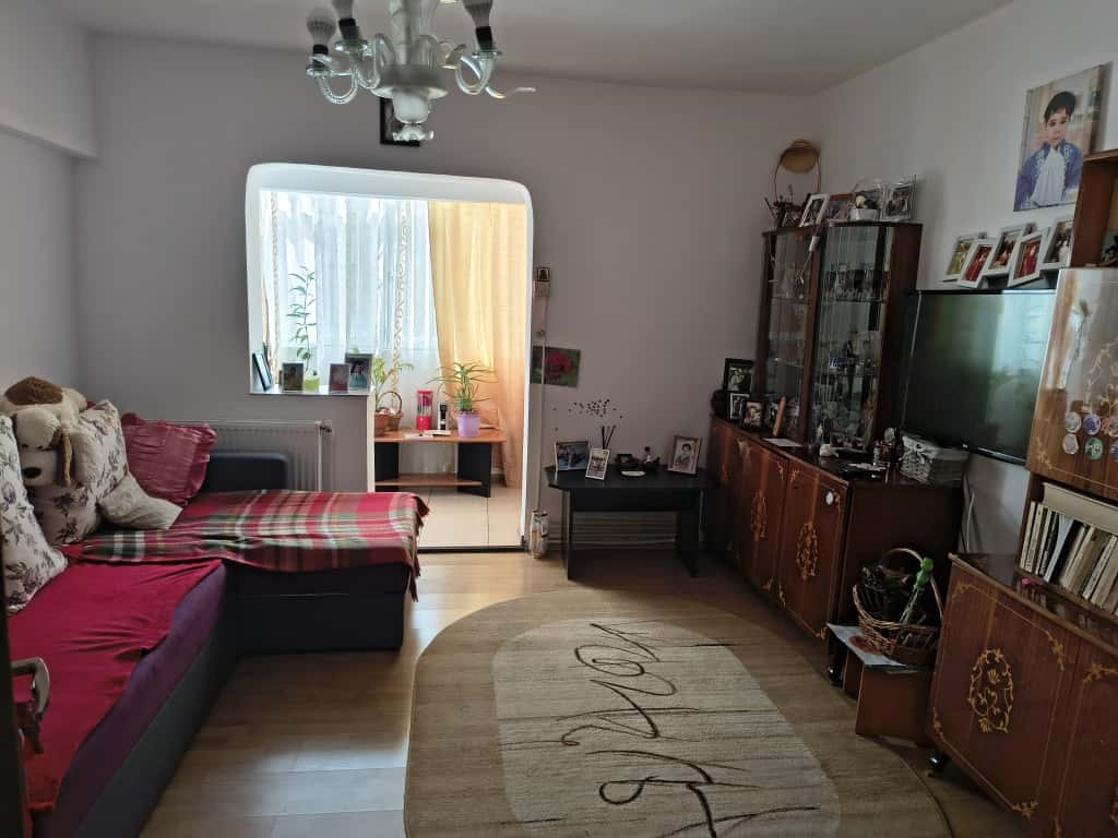 Apartament 3 camere decomandat, central