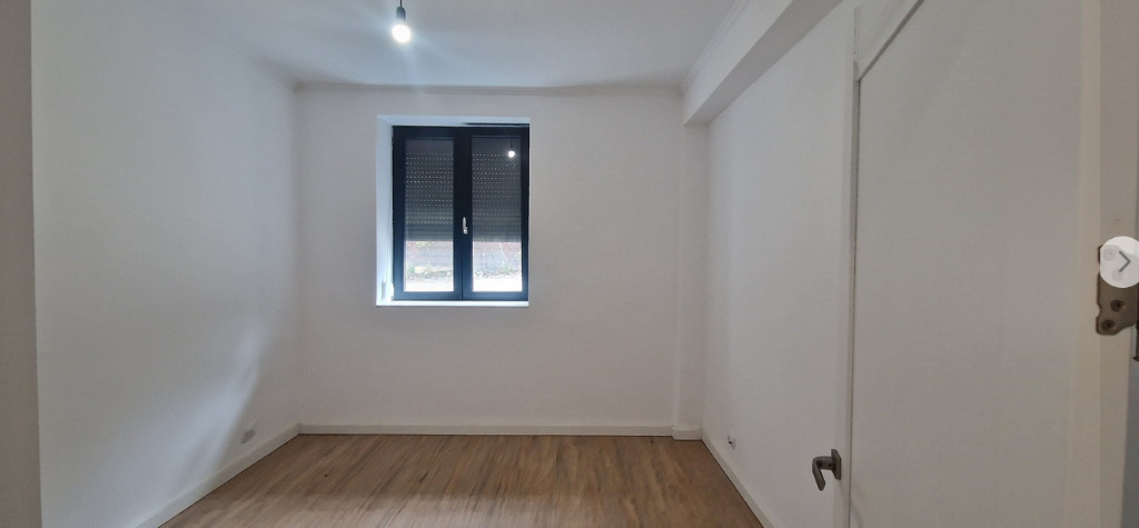 Apartament 2 camere, decomandat - zona Bunloc