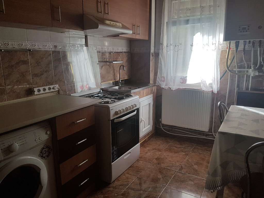 Apartament doua camere mobilat etaj 1 bucatarie mare Cornisa Scoala 10