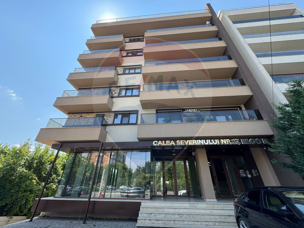 Apartament cu 3 camere de vânzare în zona Calea Severin...