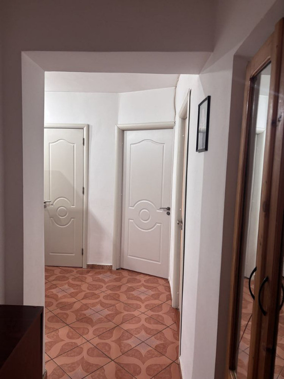 Apartament de 2 camere zona BARTOLOMEU,