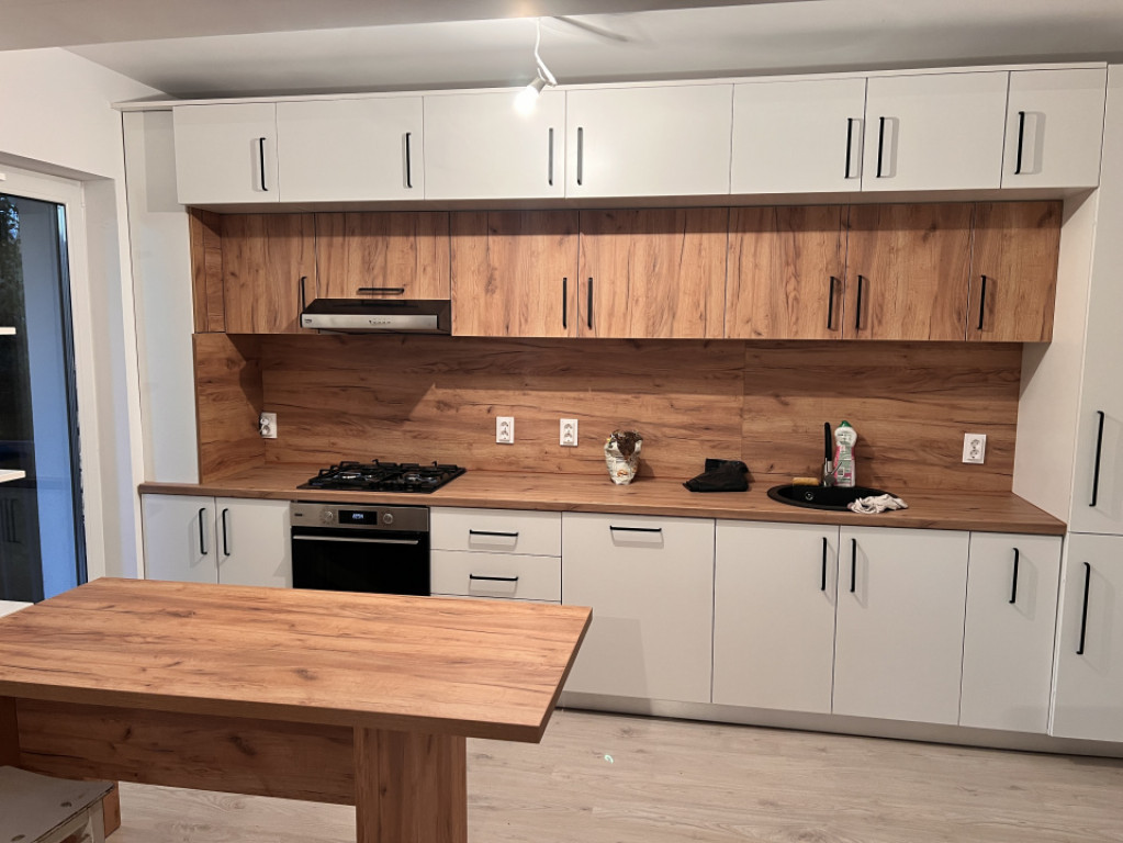 Ap nou 4 camere spatios 2x baii ,parcare prelungirea Viteazu