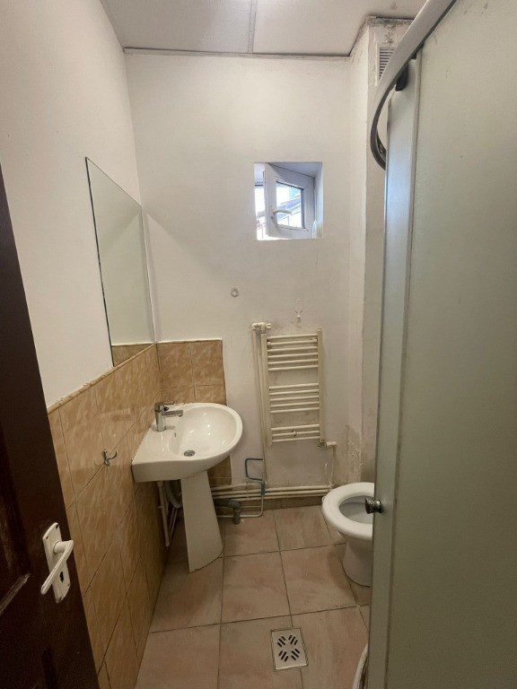 Podu Ros - aproape de palas Mall garsoniera 25 mp . mobilata