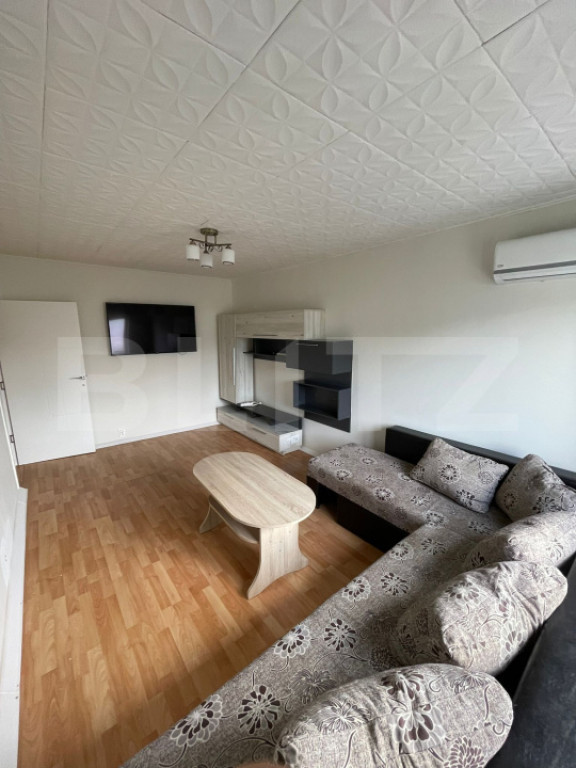 Apartament cu 3 camere, 64 mp, zona Podul De Fier