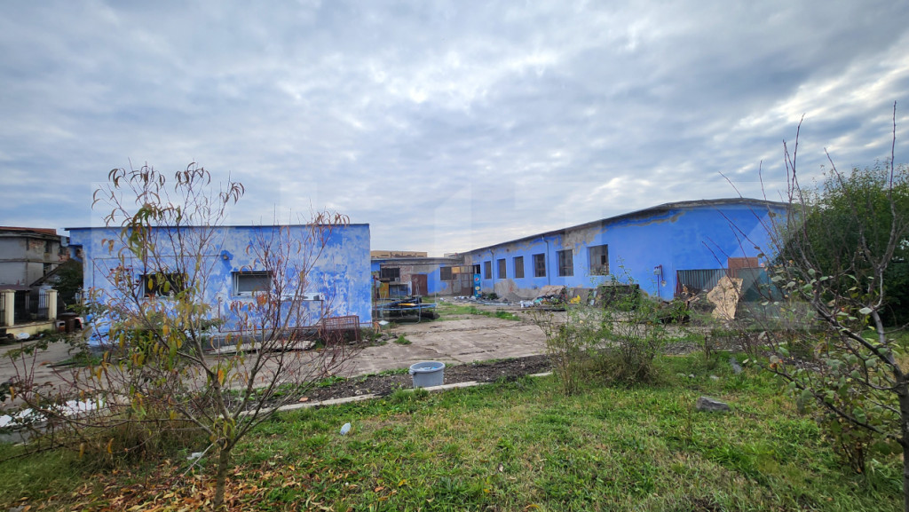 Hala cu teren de inchiriat