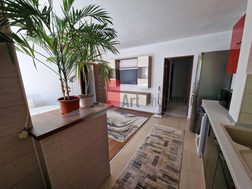 Închiriere 3 camere, nou, zona Favorit, 2 locuri de par...