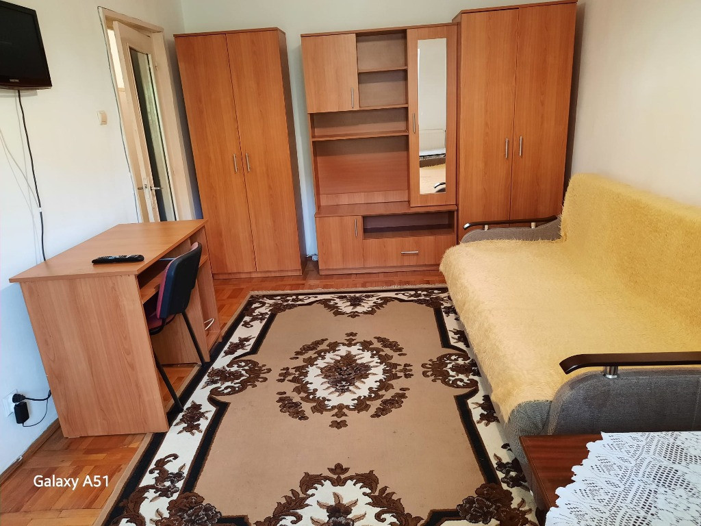 Proprietrar inchiriez garsoniera 32mp,central,confort 1,etaj 3,balcon