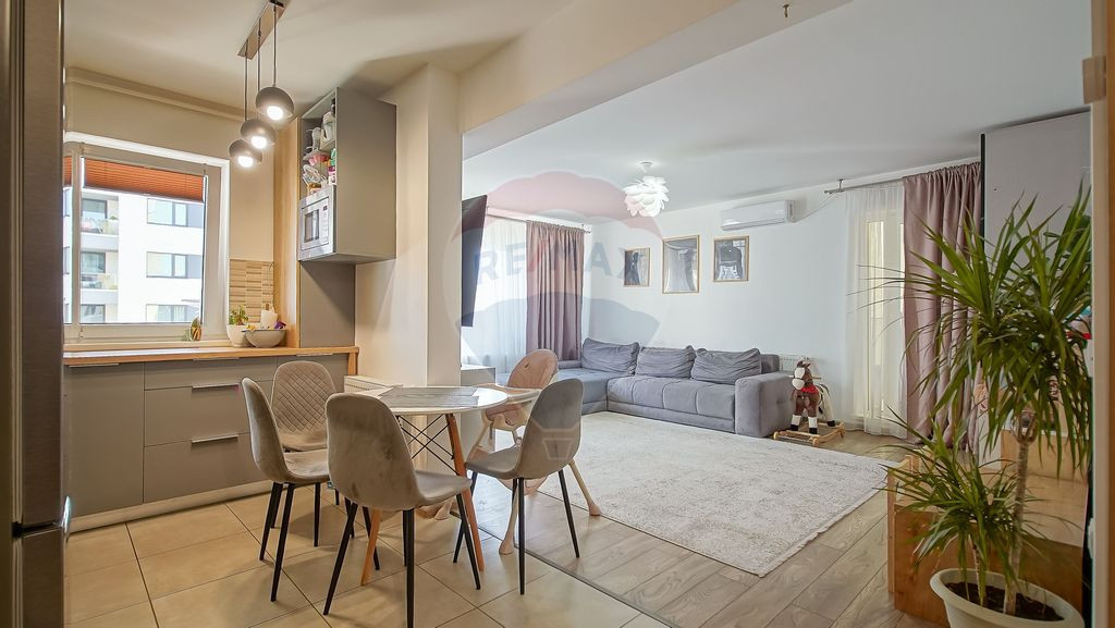 Apartament cu 2 camere și boxă de vânzare la Top City ...