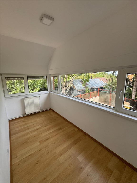 Casa, 4 camere, 144 mp, zona Buna Vestire