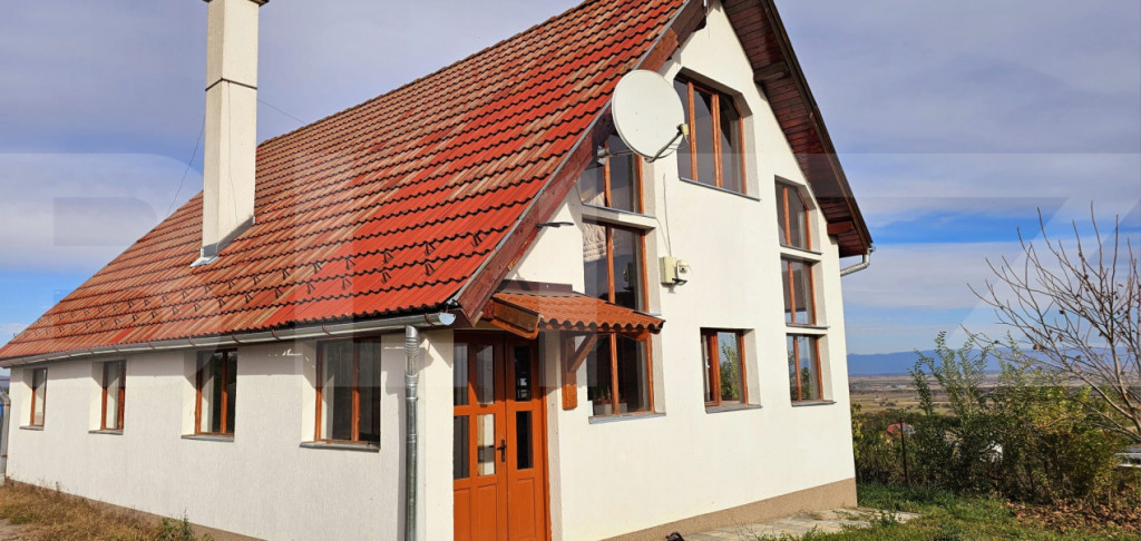 Casă de vanzare, sub pădure, într-un cadru natural deoseb