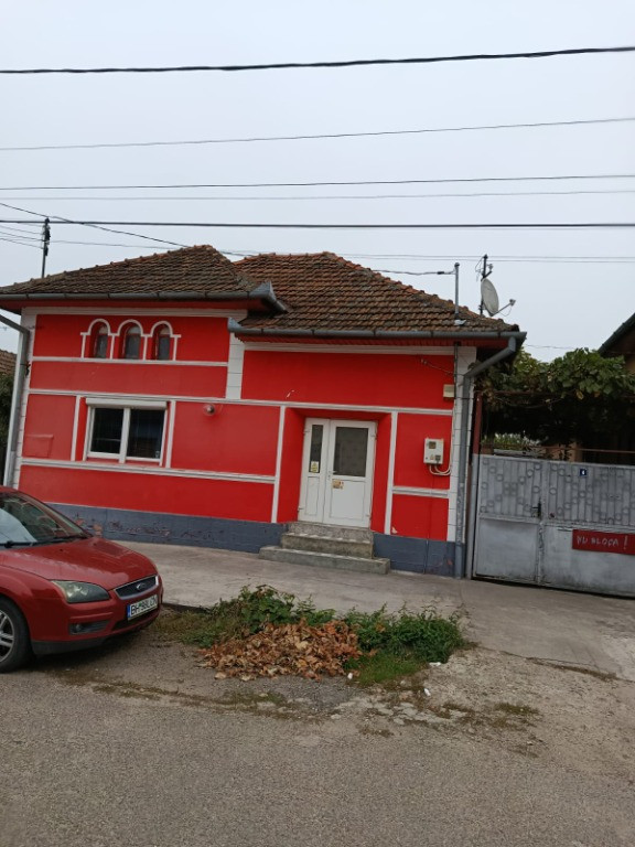 Spatiu comercial si separat in curte casa de locuit Iancu de Hunedoara