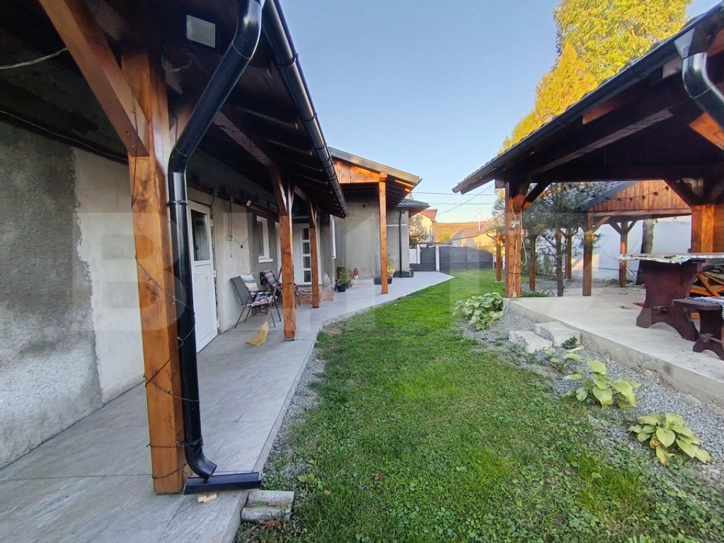 Casa cu 3 camere,baie, bucatarie,anexe.pivniță teren 800 m