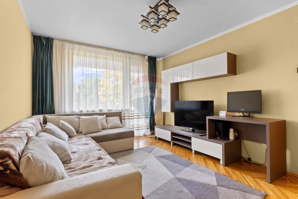 Apartament cu 3 camere de închiriat în zona Podgoria