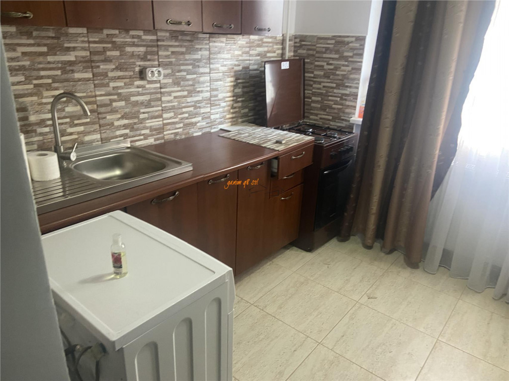 Garsoniera , zona Gara , et 1/4 , 32 mp , decomandata , mobi