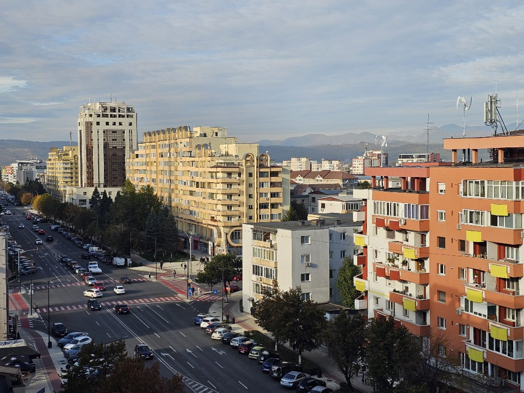 Apartament 2 camere, 2 balcoane + terasa,decomandat, Bv Decebal