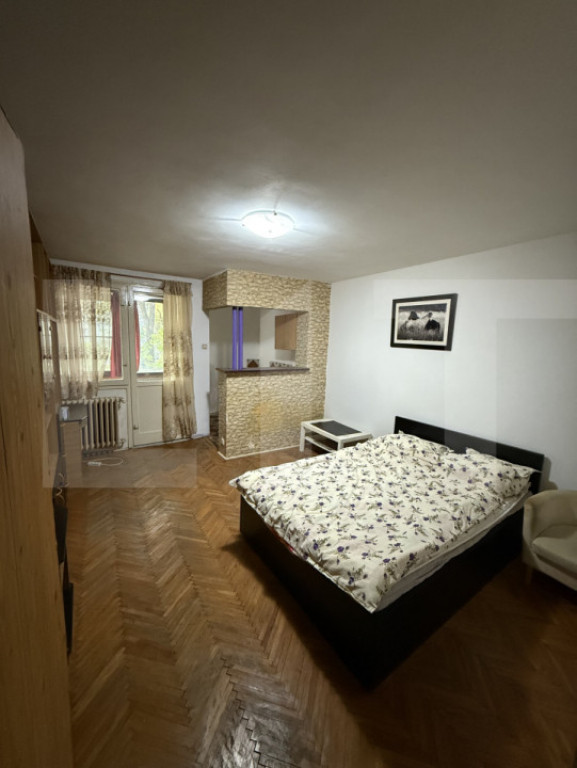 Garsoniera zona Titan