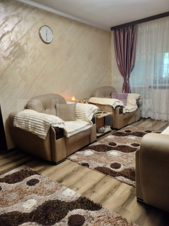 Apartament de vanzare, cu 2 camere, spațios și complet ren