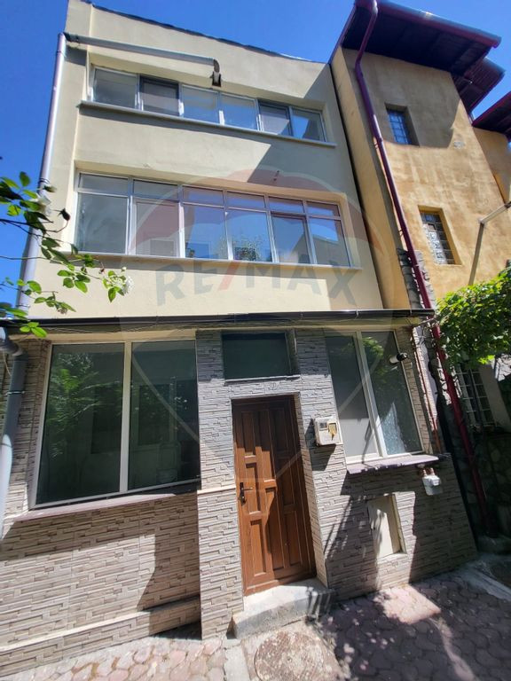 Casă cu 4 camere, terasă în inima Bucureștiului| Arme...