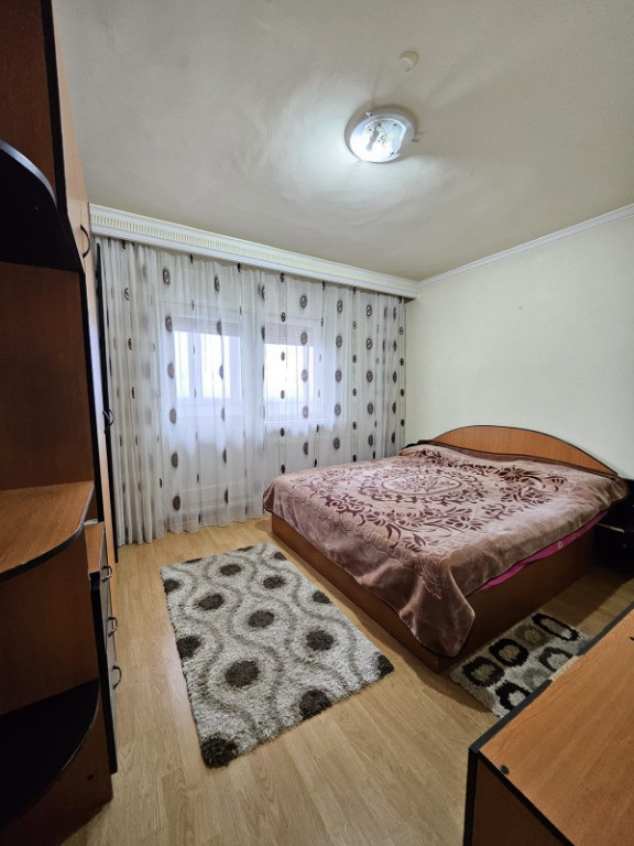 Ap 3 cam la intrarea in Razboieni, 1700 ron