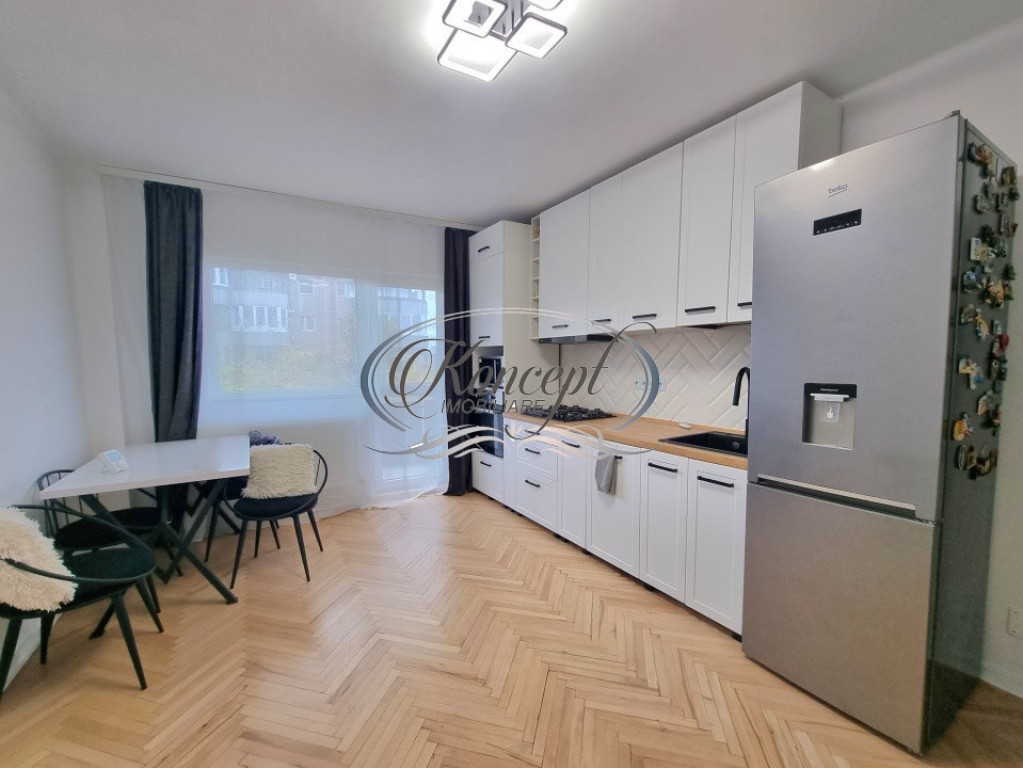 Apartament spatios cu 2 locuri de parcare in cartierul Maras