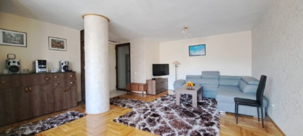 Inchiriez apartament 3 camere Brasov, Grivitei, 90mp, 750euro