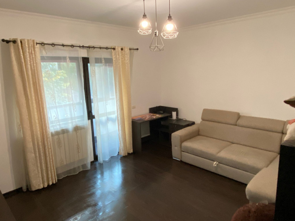 Inchiriere Apartament 3 Camere Decomandat, et.1, cu loc de p