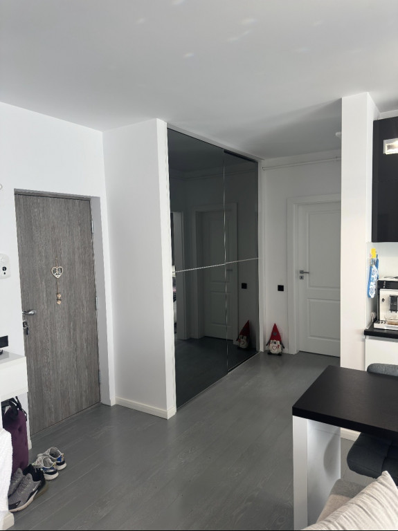 Apartament 3 camere ultrafinisat zona Vivo
