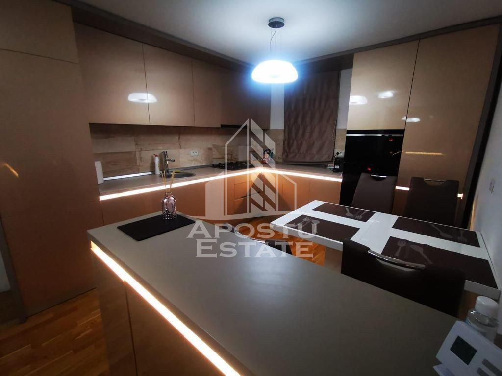 Apartament cu 3 camere, centrala proprie, zona Dambovita