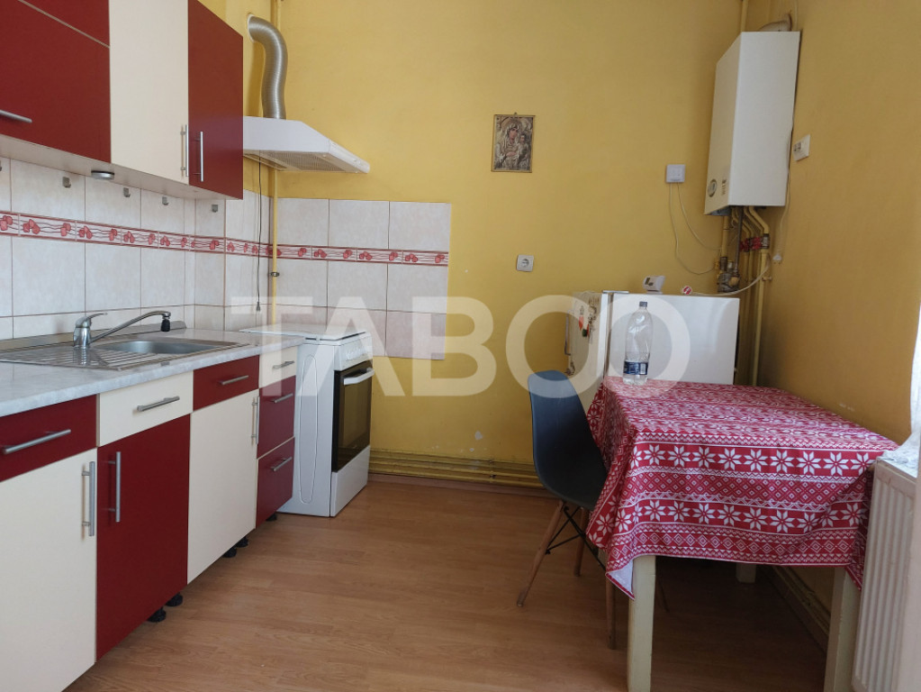 Apartament la casa 52 mp 2 camere terasa pivnita central Cis