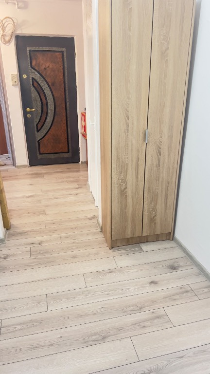 Închiriez apartament 3 camere Lipovei