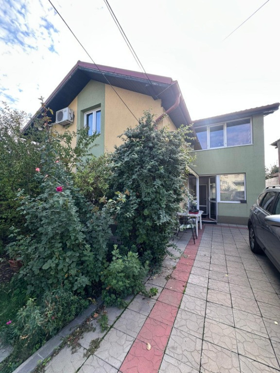 Vila individuala + Spatiu comercial - Teren 480 MP -