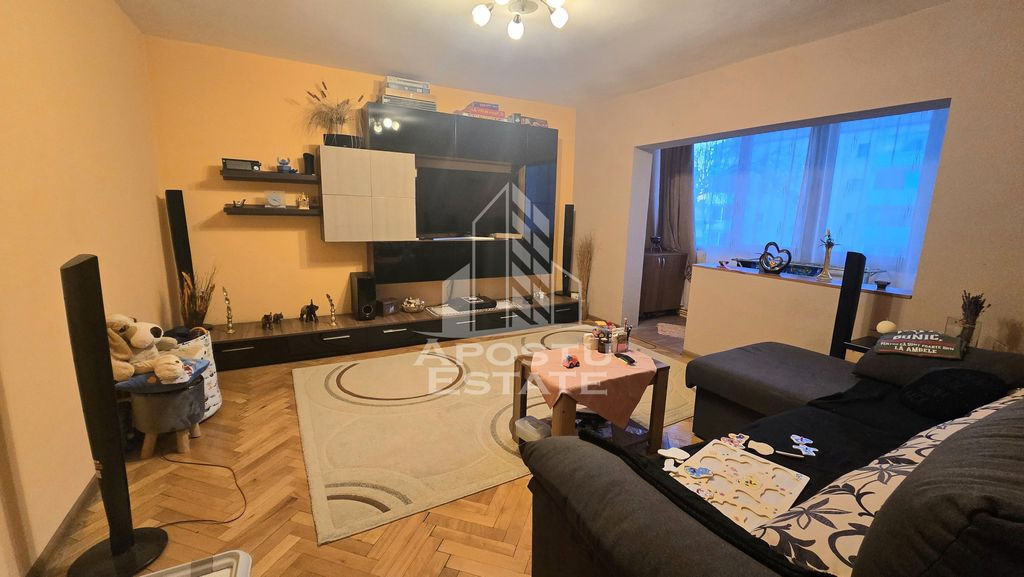 Apartament cu 3 camere si 2 balcoane, etaj intermediar, z...