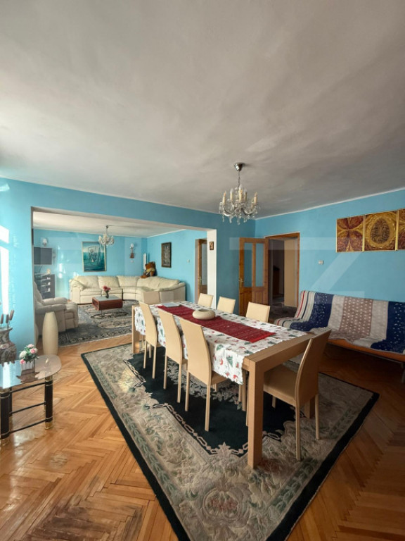 Apartament spatios in vila, 6 camere, 270 mp, zona Grivita