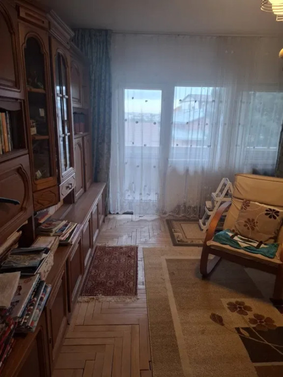 Apartament cu 3 Camere Decomandate - Etaj 2 Zona Obcini