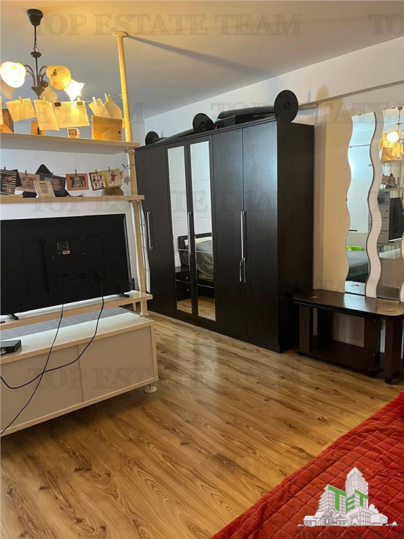 Garsoniera generoasa de 51mp cu balcon inchis si loc de par