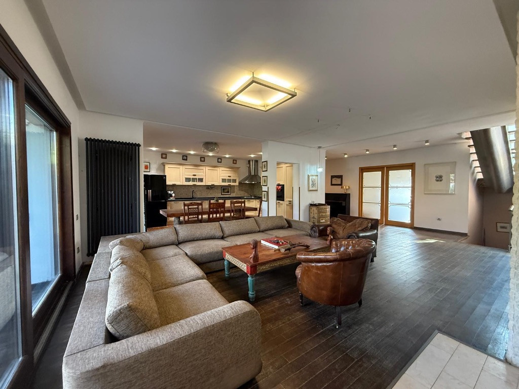 Casă în Pipera + lift interior cu piscină saună și jacuzzi