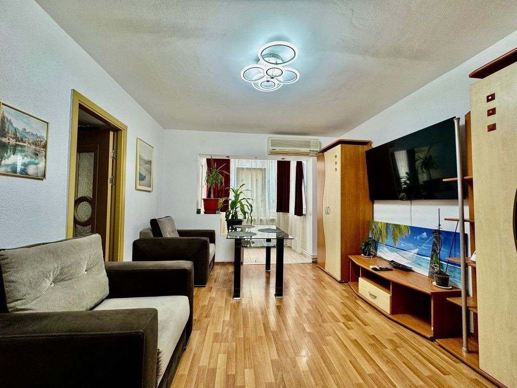 APARTAMENT 3 CAMERE DE VANZARE, ZONA KM 4-5