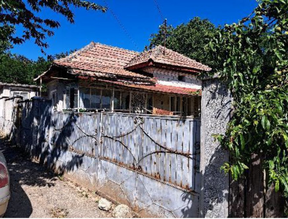 Cota de 1/2 teren si cota de 1/4 casa Loc Dragasani, Jud ...