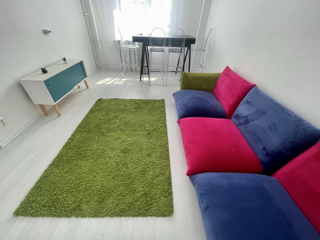 Prima inchiriere - Apartament renovat - 2 camere - etaj 1...