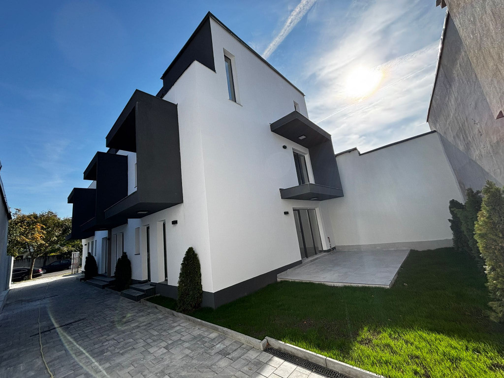 Triplex superb cu 3 apartamente 4 camere P+1+2E in Bucurestii Noi