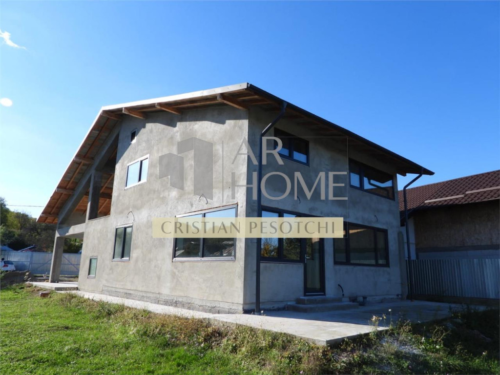 Casa P M, 4 camere, 215mp, Comuna Plopu