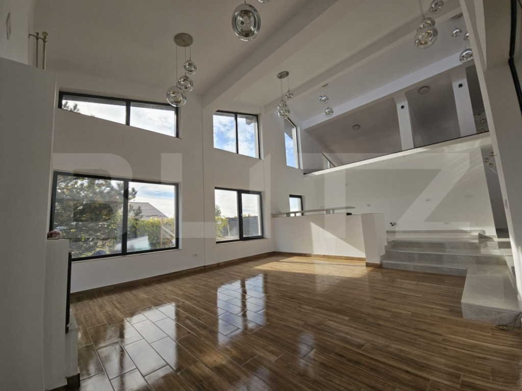 Vila superba, 4 camere, in zona Hlincea